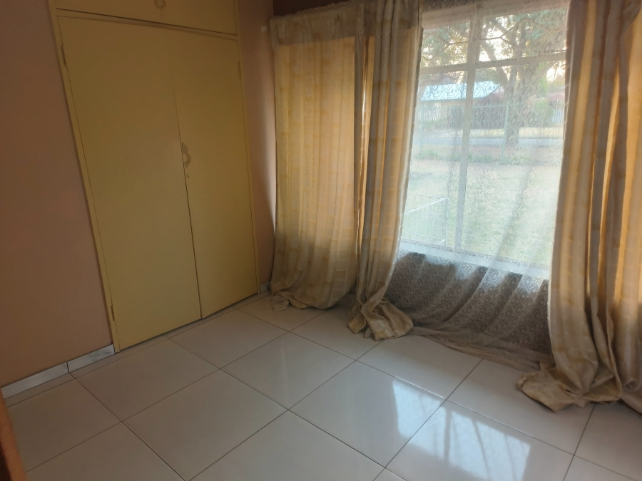 To Let 4 Bedroom Property for Rent in Miederpark North West
